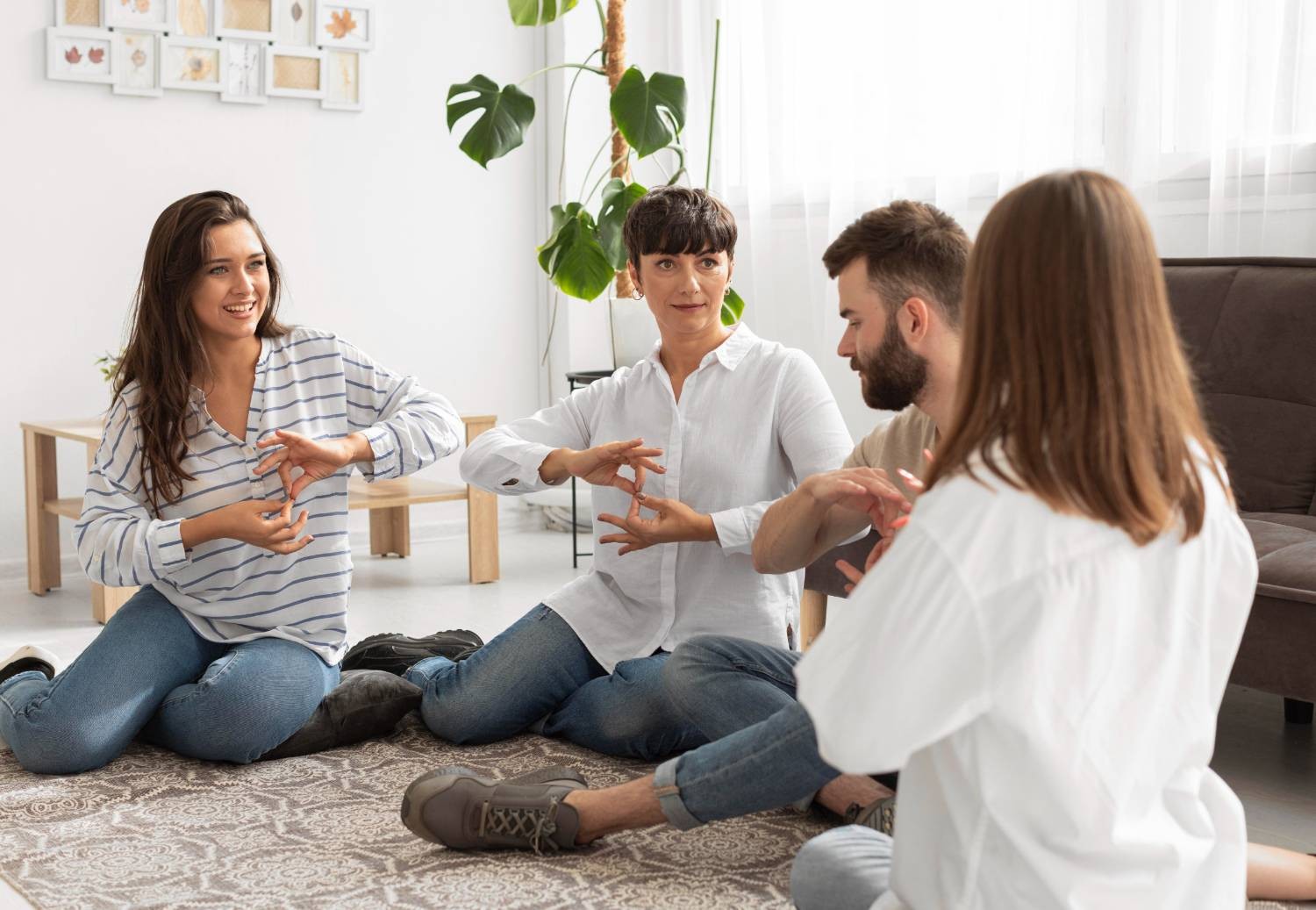 چگونه بعد از مهاجرت دوست پیدا کنیم؟ راهکارهای ایجاد روابط اجتماعی در کشور جدید